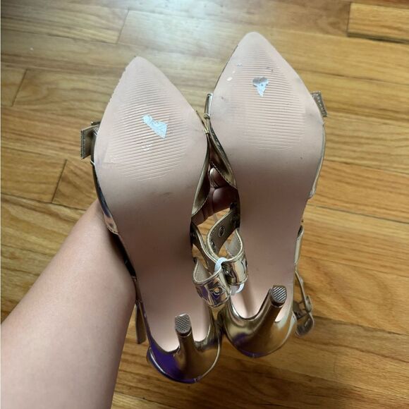 Chase & Chloe | Grommet Buckle Stiletto Pump - Picture 4 of 6